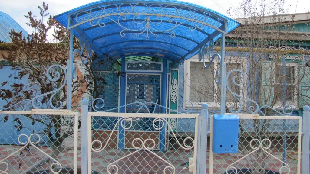 Дом в Астраханская область, Икрянинский район, с. Оранжереи ул. ... - Фото 1