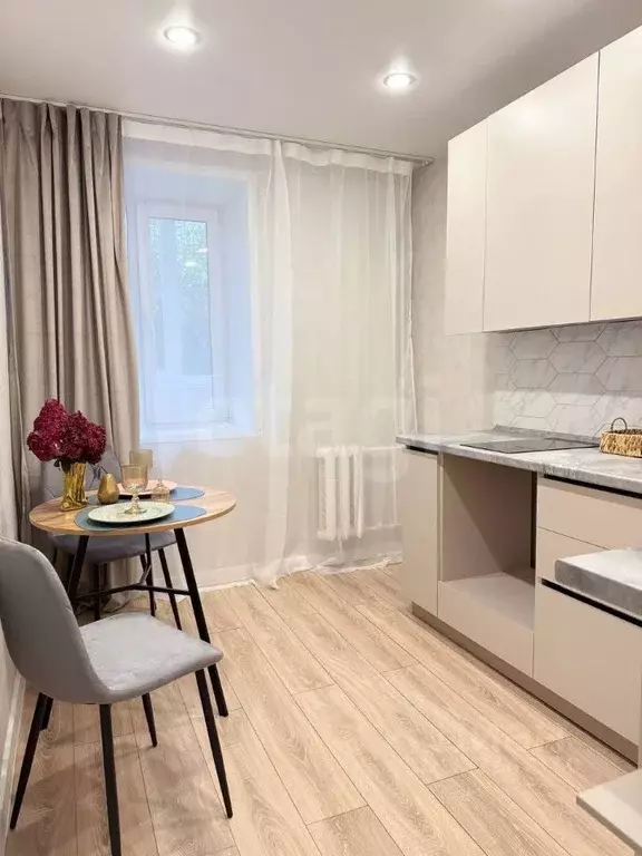 2-к кв. Тюменская область, Тюмень Холодильная ул., 84 (48.7 м) - Фото 0