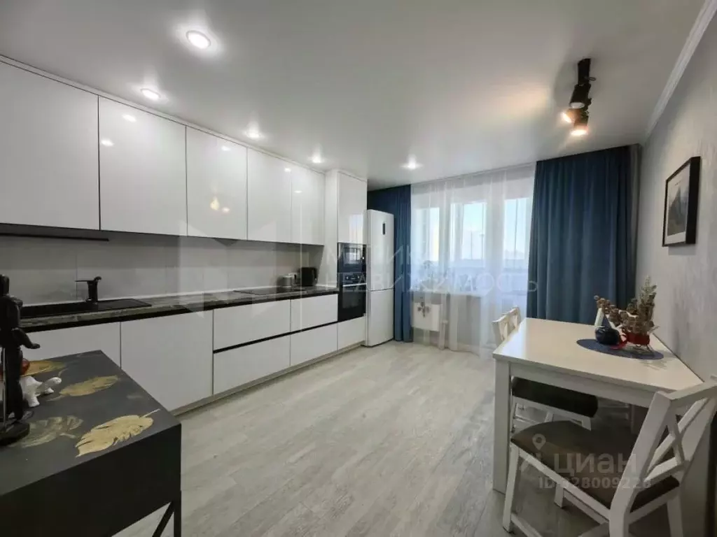 3-к кв. Тюменская область, Тюмень ул. Валентины Трофимовой, 9 (71.0 м) - Фото 1