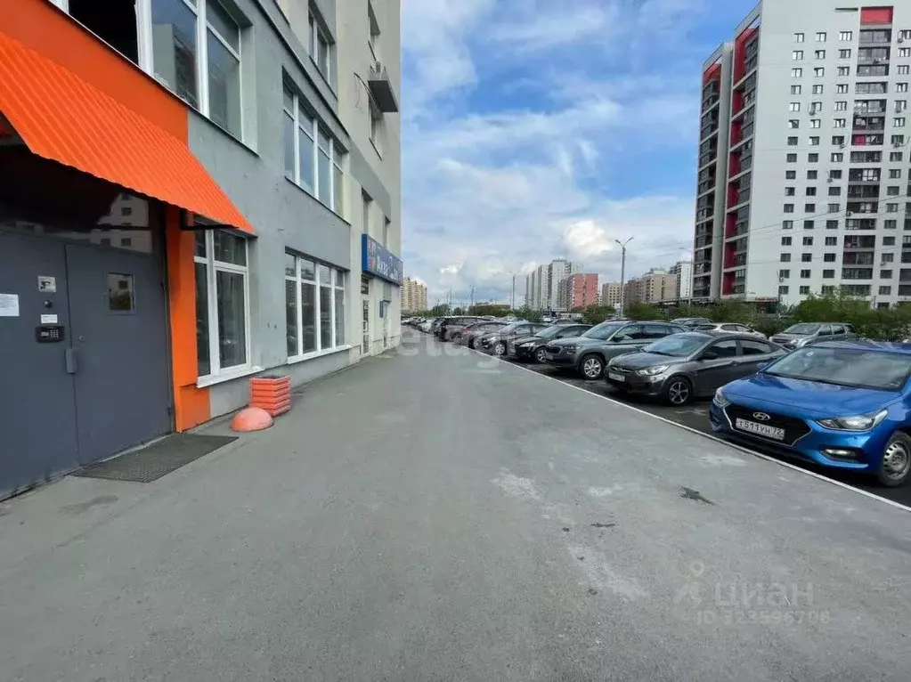 Торговая площадь в Тюменская область, Тюмень ул. Газовиков, 35 (74 м) - Фото 1