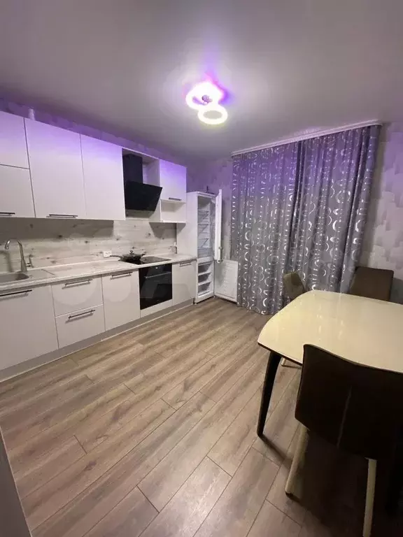 2-к. квартира, 60 м, 15/25 эт. - Фото 0