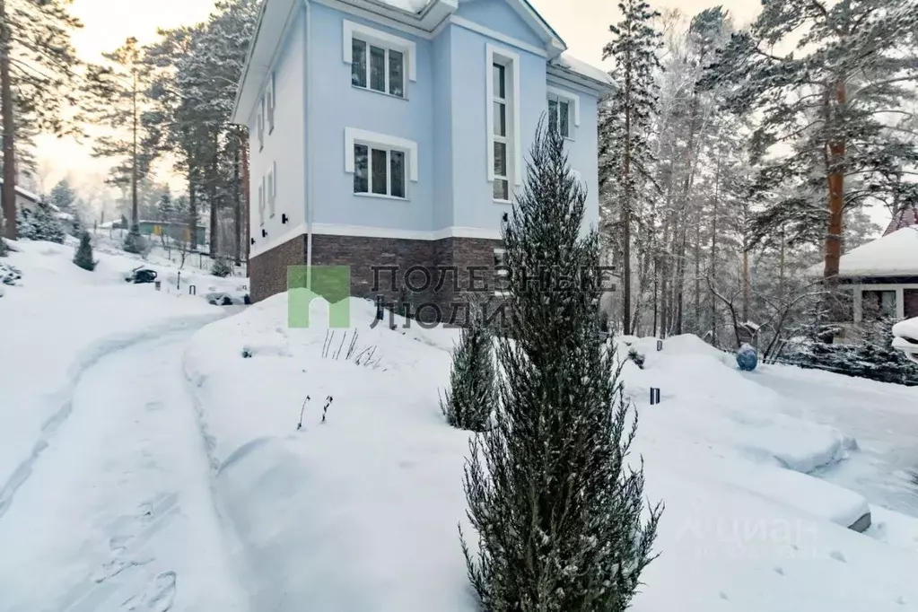 Дом в Красноярский край, Красноярск Раскатная ул., 14 (450 м) - Фото 1