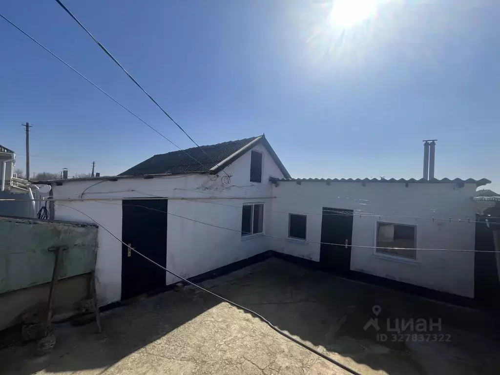 Дом в Крым, Сакский район, Ореховское с/пос, с. Червоное ул. ... - Фото 2