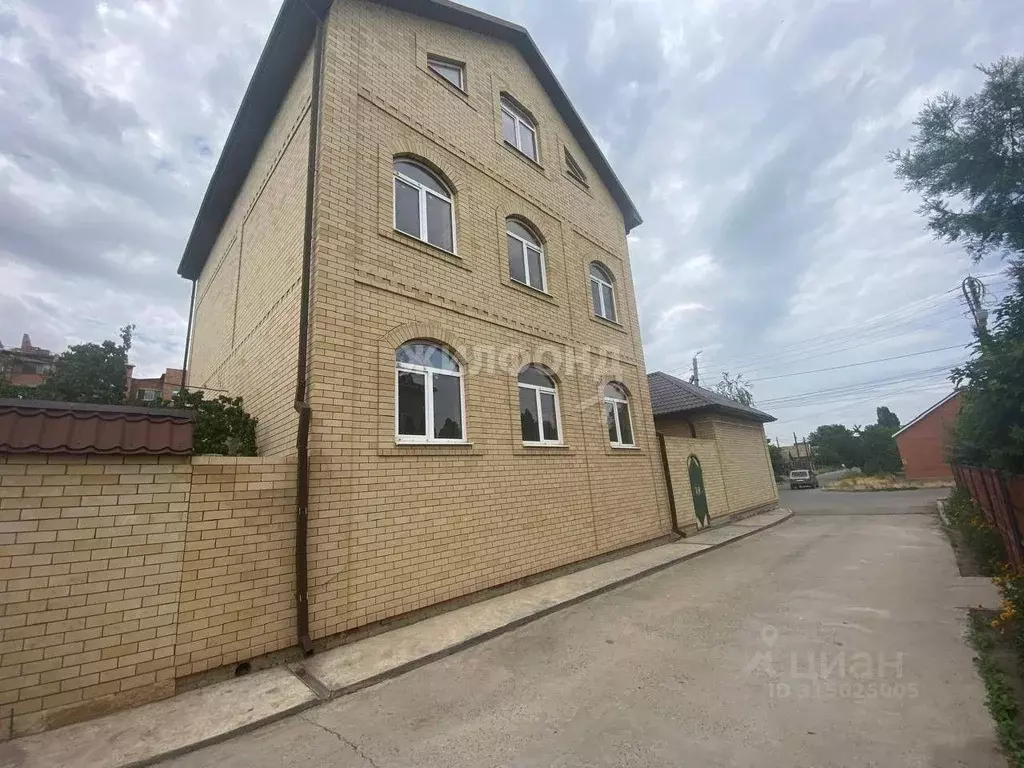 Дом в Астраханская область, Астрахань ул. Маркина, 6А/32 (300 м) - Фото 1