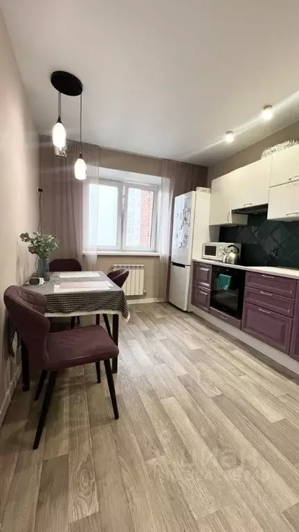 2-к кв. Омская область, Омск Пригородная ул., 25к2 (64.7 м) - Фото 0