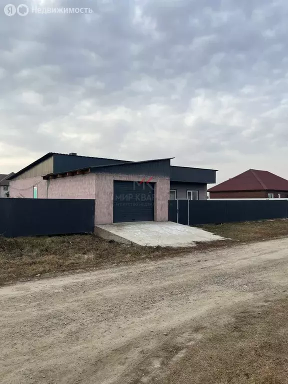 Дом в Усть-Абаканский район, деревня Чапаево (170 м) - Фото 1