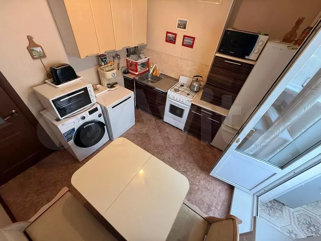 2-к. квартира, 60 м, 1/5 эт. - Фото 0