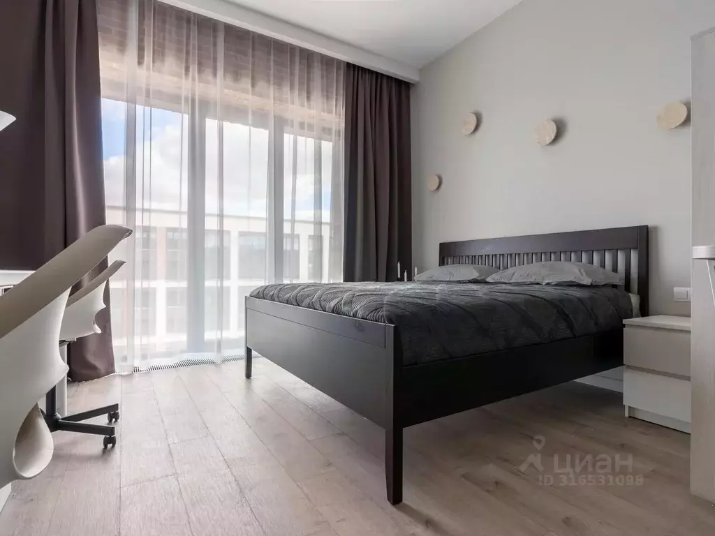 Комната Санкт-Петербург наб. Макарова, 58 (30.0 м) - Фото 1