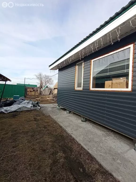 Дом в село Новоенисейка, улица Лебедева, 66 (100 м) - Фото 1