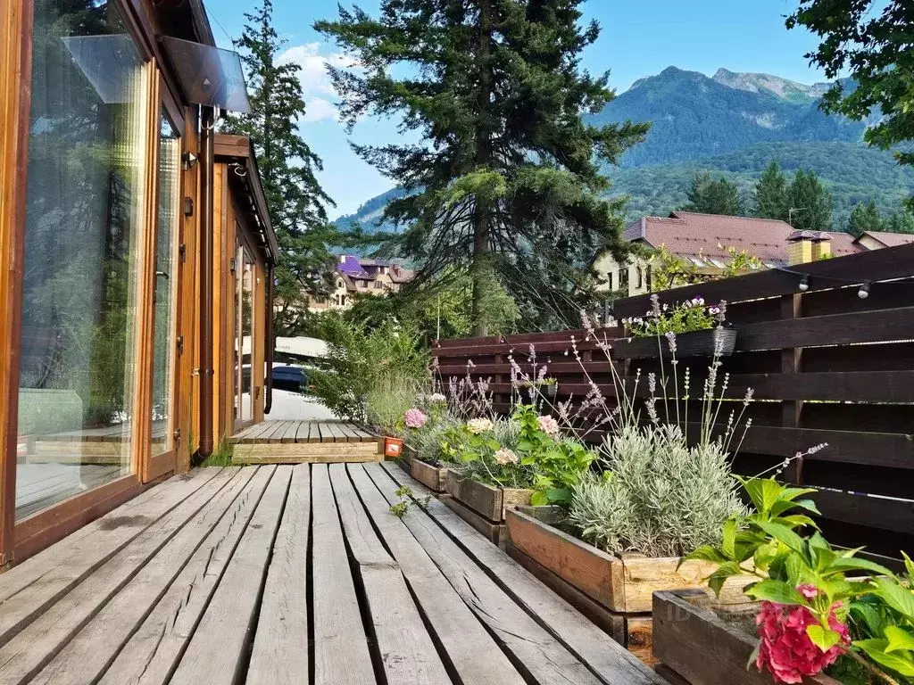 Дом в Краснодарский край, Сочи Красная Поляна пгт, ул. Защитников ... - Фото 1