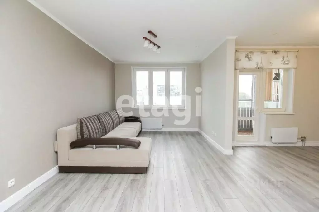 2-к кв. Красноярский край, Красноярск Взлетка мкр, ул. Батурина, 38 ... - Фото 1