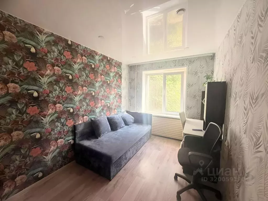 3-к кв. Удмуртия, Ижевск 9-я Подлесная ул., 6 (50.0 м) - Фото 0