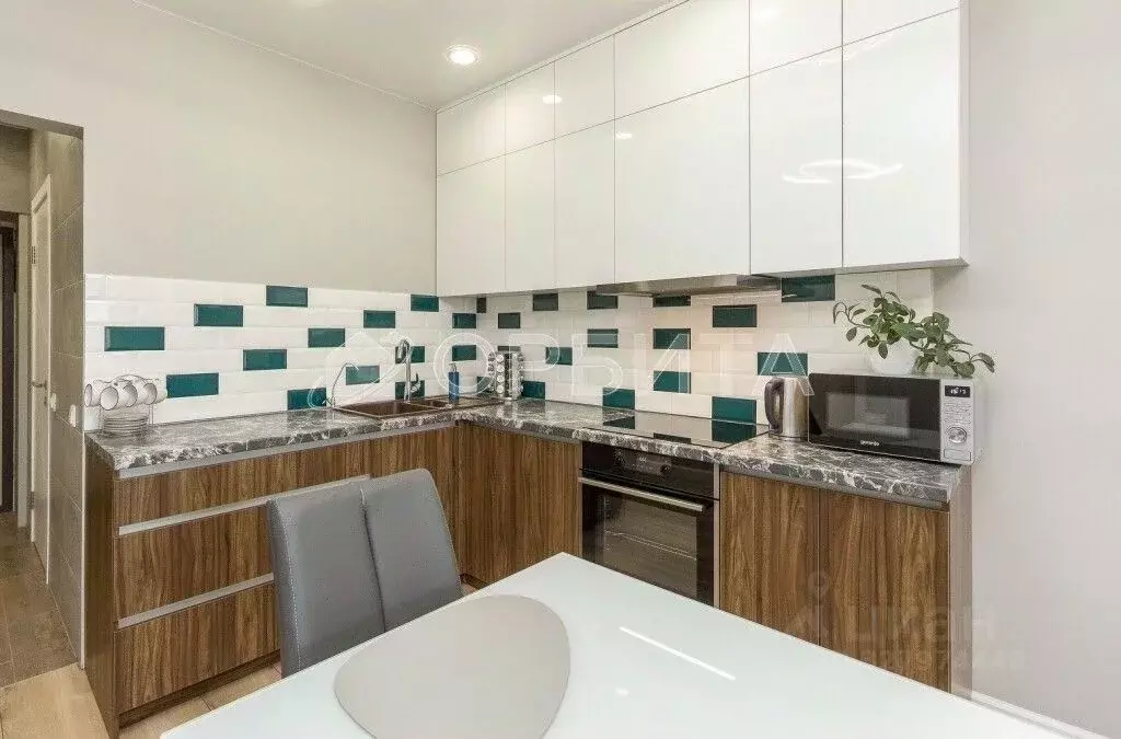 1-к кв. Тюменская область, Тюмень Комбинатская ул., 54к2 (44.9 м) - Фото 1