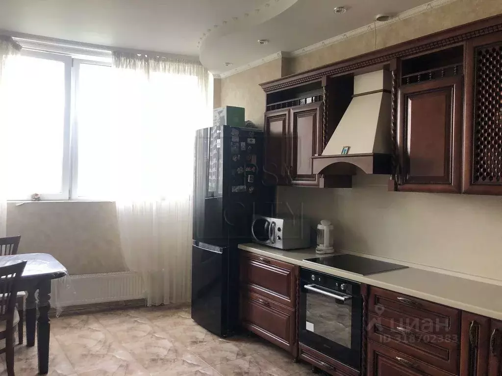 2-к кв. Белгородская область, Белгород Садовая ул., 3А (108.6 м) - Фото 0