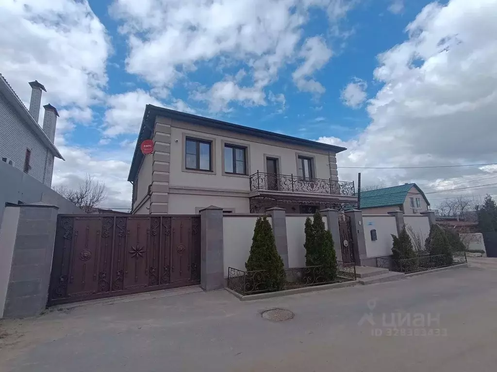 Дом в Волгоградская область, Волгоград пл. Белинского, 5/1 (397 м) - Фото 1