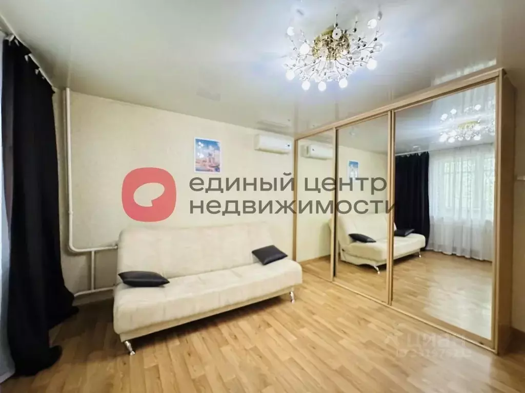 2-к кв. Тюменская область, Тюмень ул. Федюнинского, 11 (50.0 м) - Фото 1