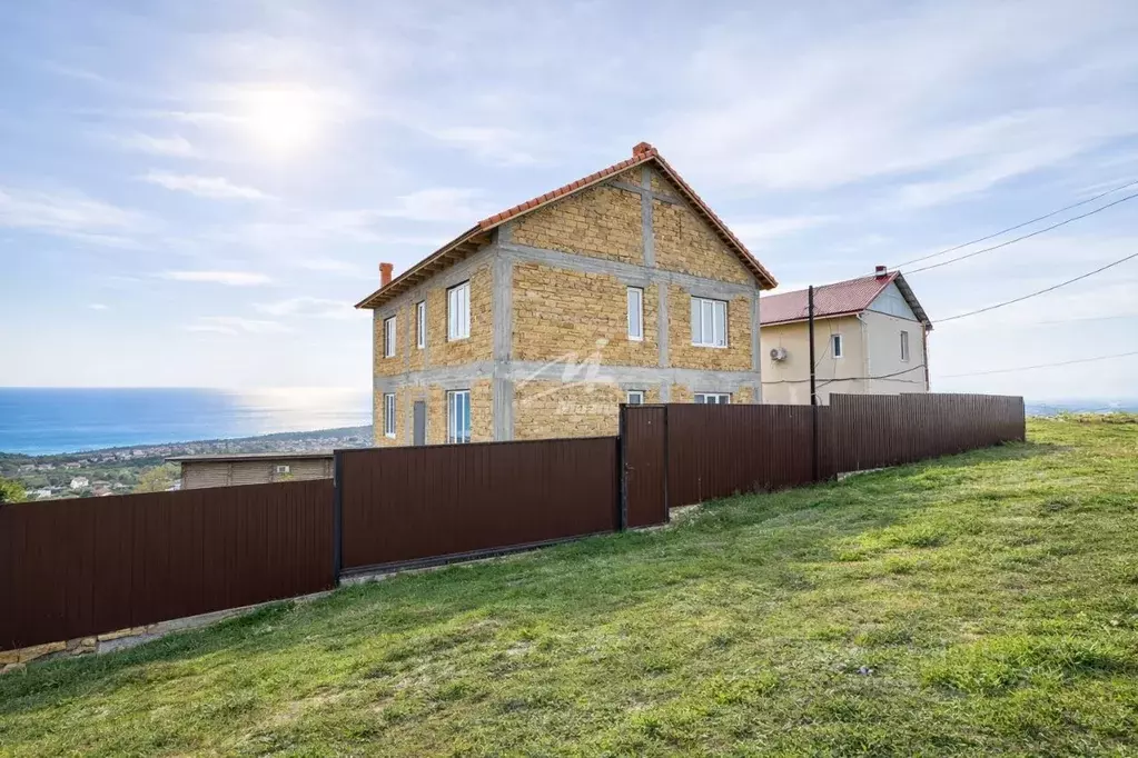 Дом в Севастополь ул. Летчика Канарева, 8 (247 м) - Фото 1