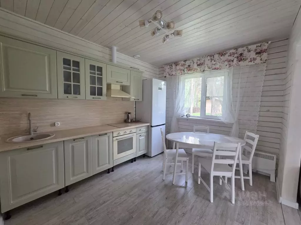 Дом в Алтай, Чемальский район, пос. Усть-Сема  (50 м) - Фото 1