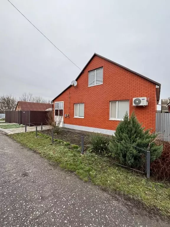 Дом в Белгородская область, Ракитное городское поселение, Ракитное рп  ... - Фото 1