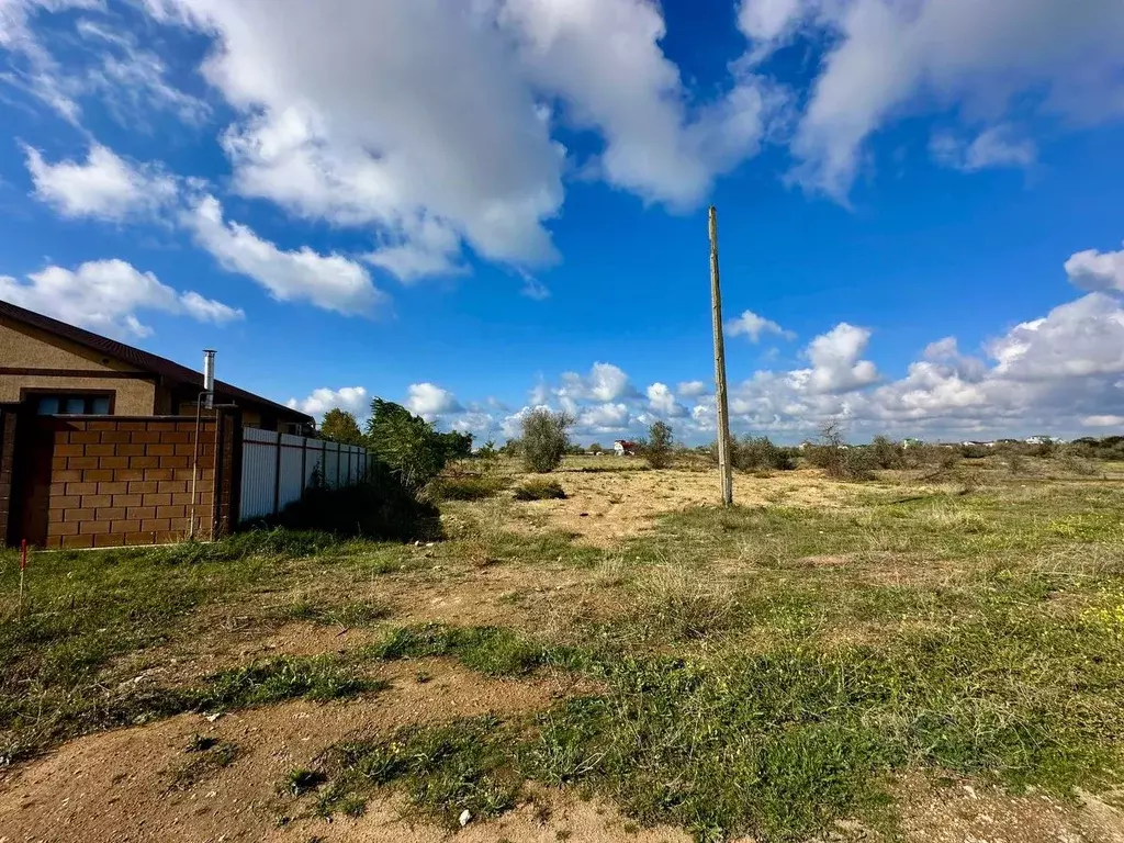 Участок в Крым, Евпатория городской округ, Заозерное пгт ул. Чкалова, ... - Фото 1