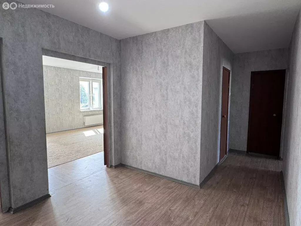 3-комнатная квартира: Омск, улица Леонида Маслова, 5 (82.8 м) - Фото 1