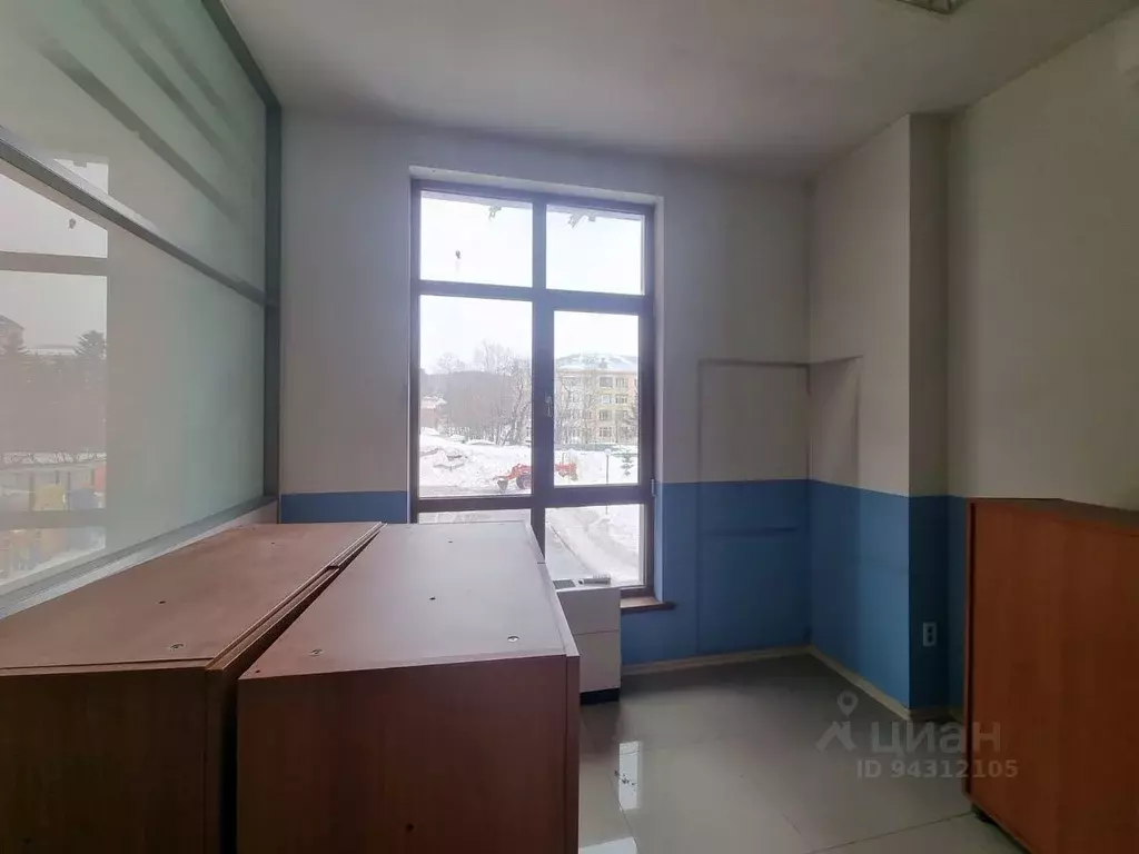 Офис в Сахалинская область, Южно-Сахалинск Коммунистический просп., ... - Фото 1