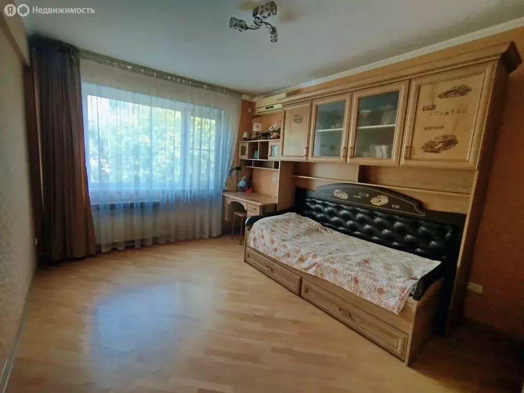 3-комнатная квартира: Армавир, улица Ефремова, 83 (70 м) - Фото 0