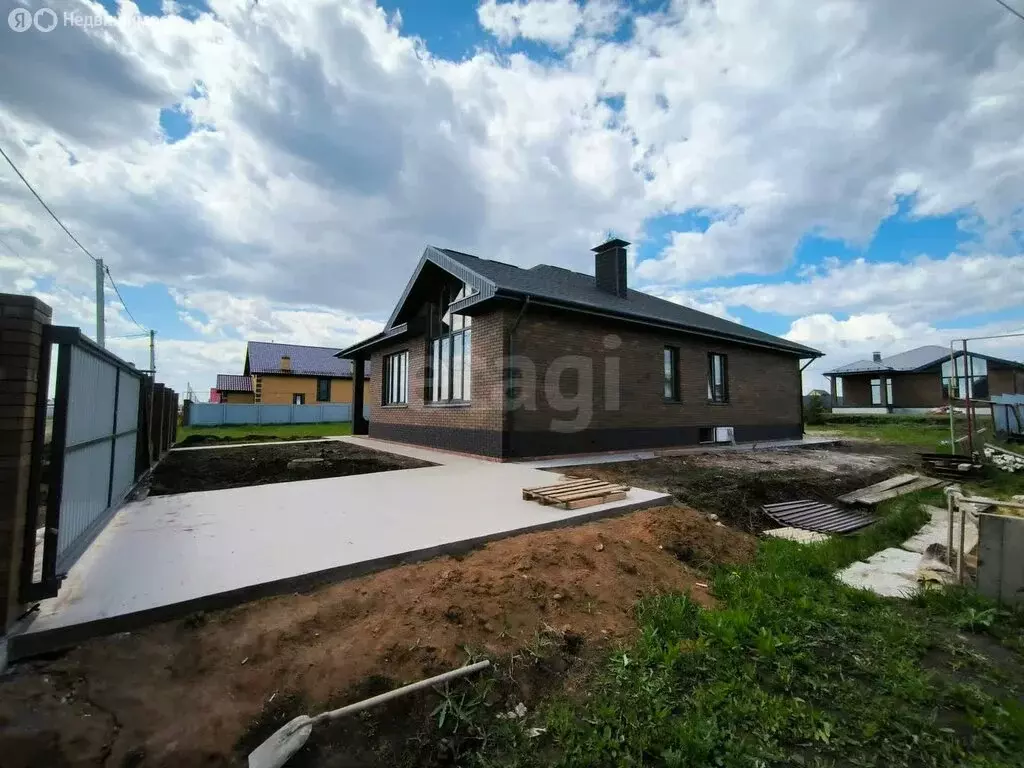 Дом в Тукаевский район, деревня Азьмушкино, микрорайон Подсолнухи, ... - Фото 1