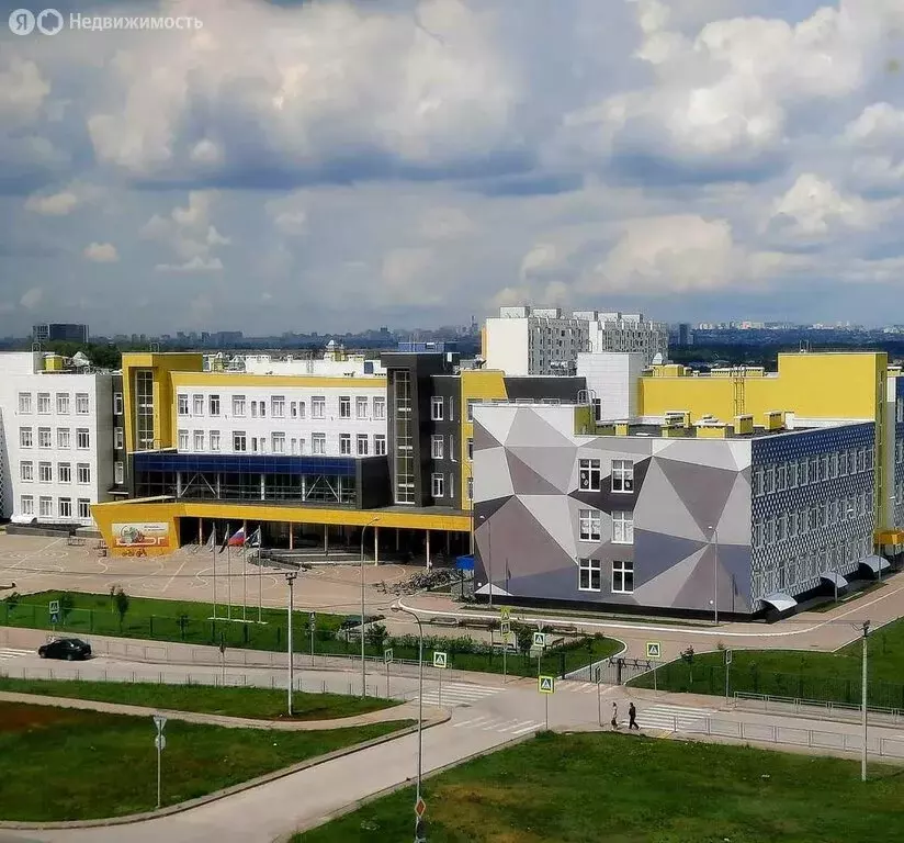 3-комнатная квартира: посёлок Придорожный, микрорайон Южный Город, ... - Фото 0
