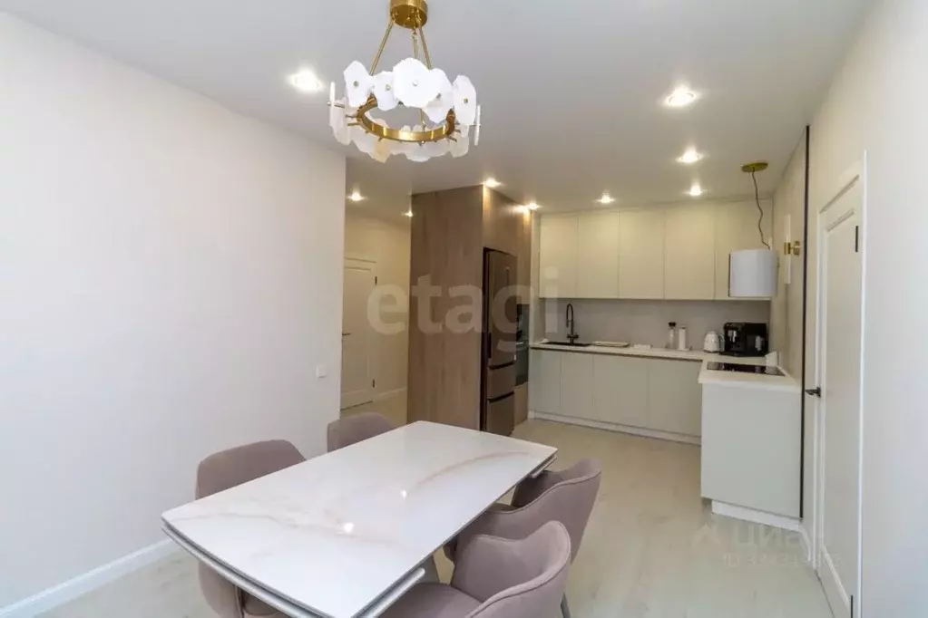 3-к кв. Тюменская область, Тюмень ул. Газовиков, 38к1 (79.2 м) - Фото 1
