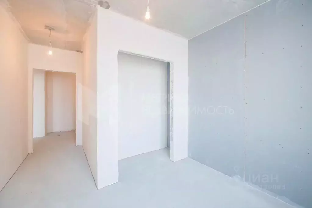 2-к кв. Тюменская область, Тюмень ул. Братьев Бондаревых, 1 (65.1 м) - Фото 1