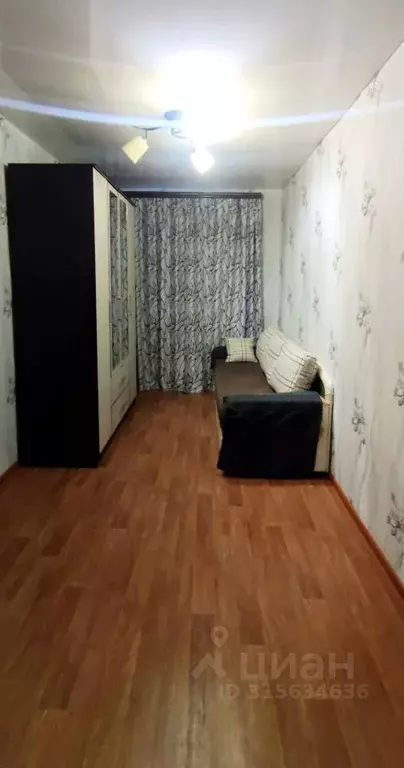 2-к кв. Кировская область, Кирово-Чепецк ул. Энгельса, 18 (43.5 м) - Фото 0