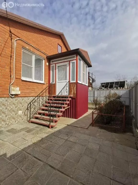 Дом в Икрянинский район, рабочий посёлок Ильинка, Мостовая улица, 38 ... - Фото 1