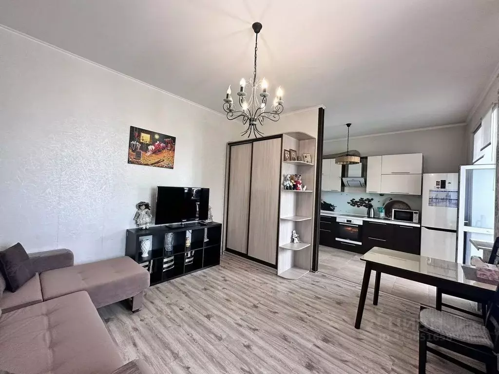 2-к кв. Красноярский край, Красноярск ул. Республики, 47 (60.0 м) - Фото 1