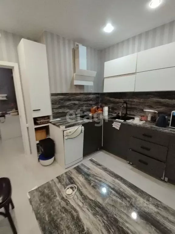 1-к кв. Тюменская область, Тюмень ул. Раушана Абдуллина, 2 (34.0 м) - Фото 0