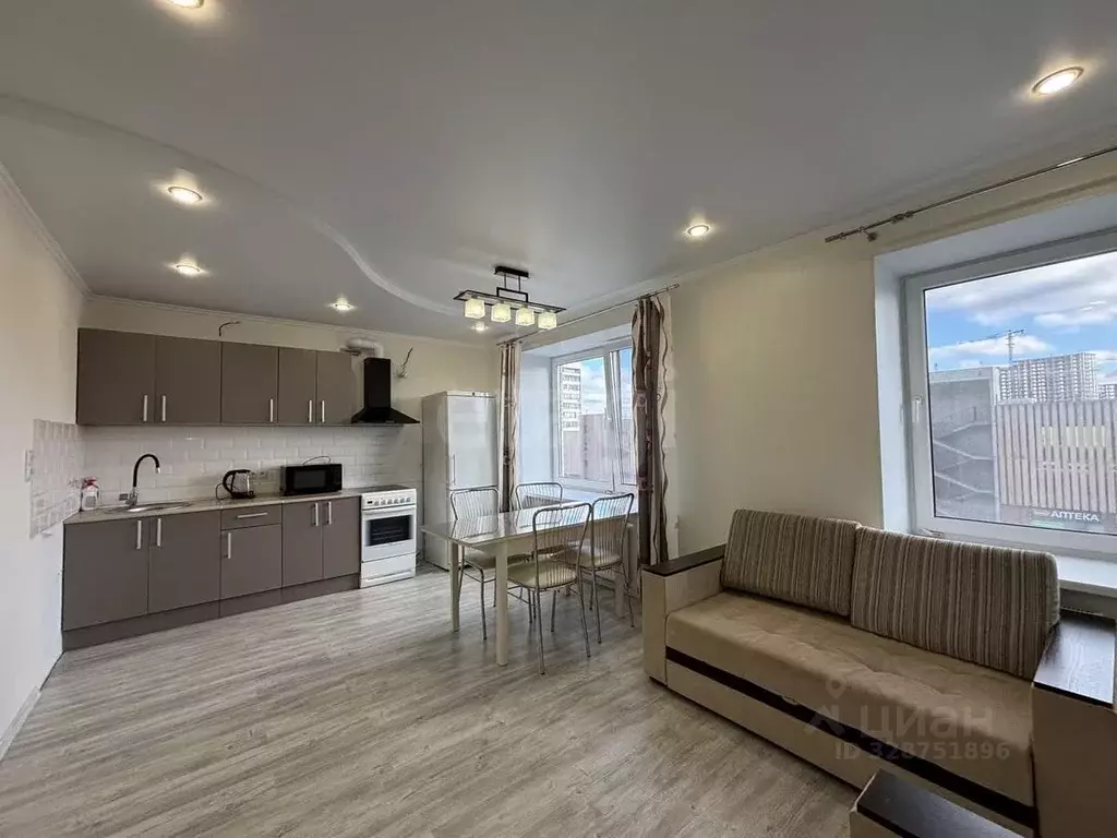 2-к кв. Тюменская область, Тюмень ул. Ю.-Р.Г. Эрвье, 32 (72.0 м) - Фото 1