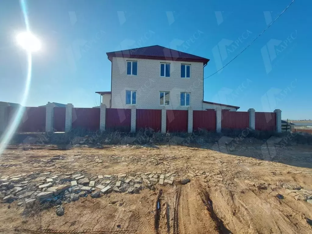 Дом в Астраханская область, Наримановский район, с. Солянка ул. ... - Фото 1