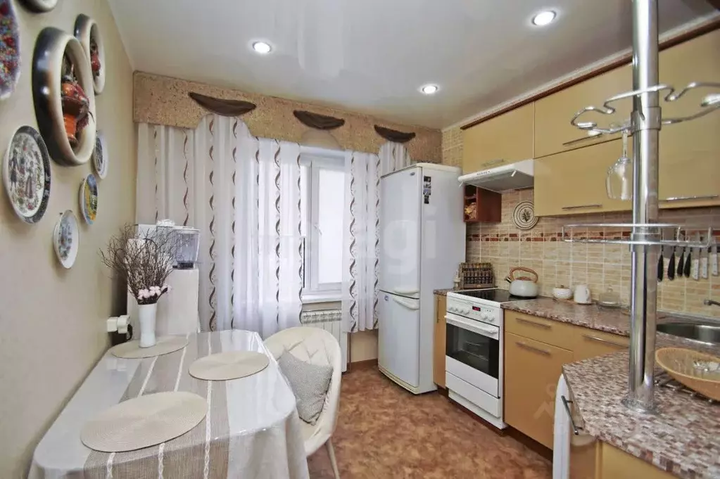 3-к кв. Омская область, Омск Харьковская ул., 3к1 (65.8 м) - Фото 1