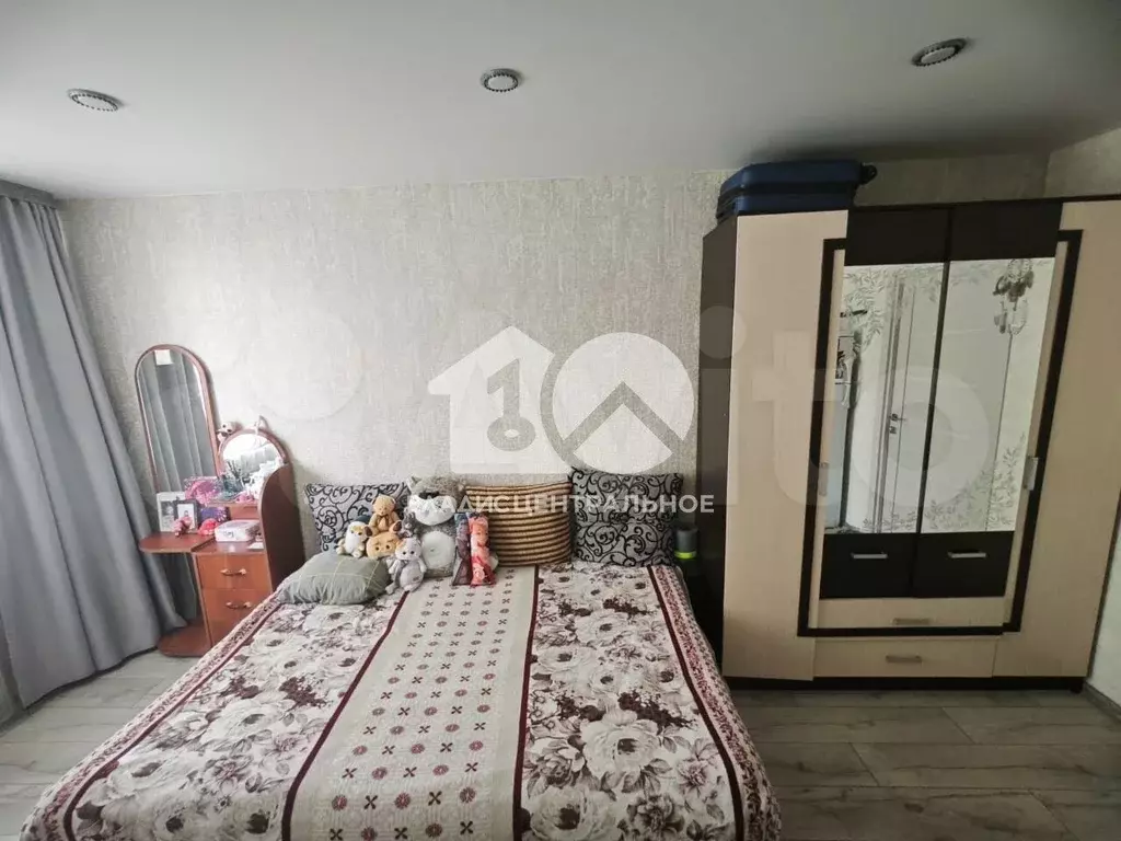 Комната 15,4 м в 3-к., 1/5 эт. - Фото 0