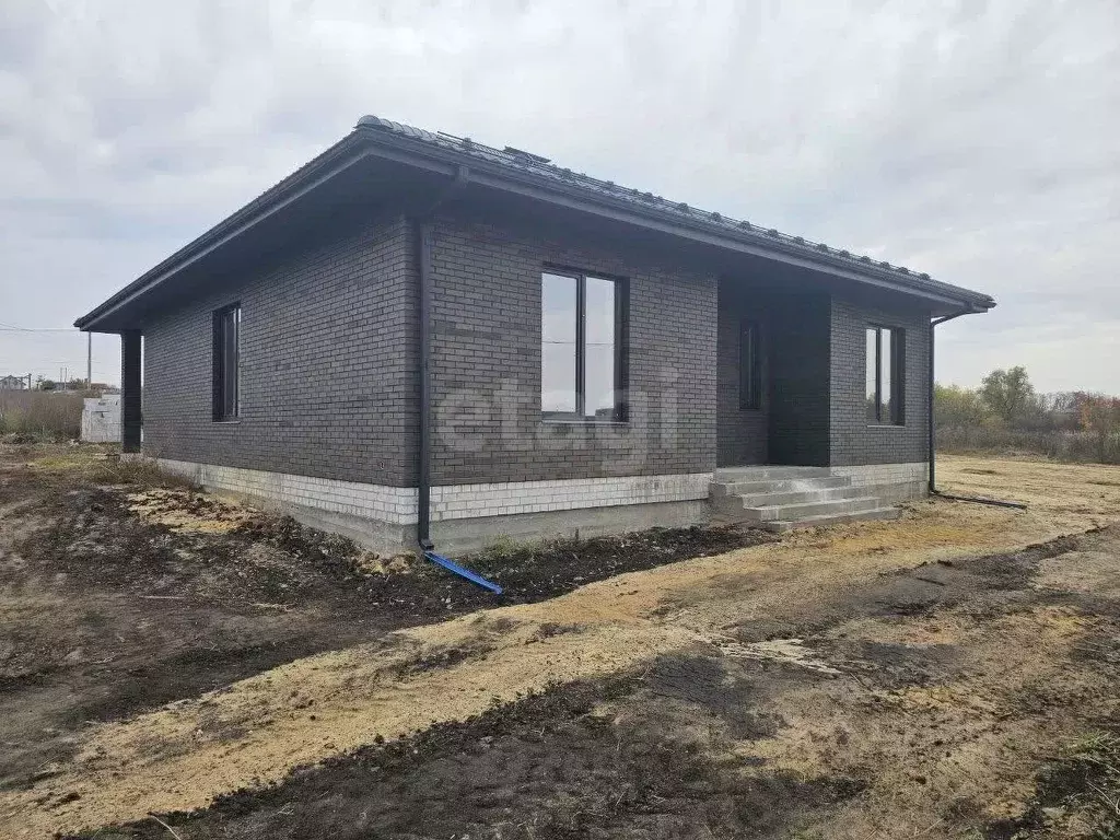 Дом в Воронежская область, Семилукский район, Губаревское с/пос, с. ... - Фото 1