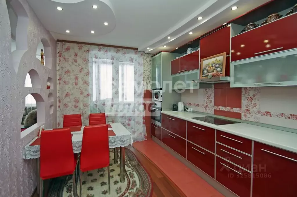 3-к кв. Омская область, Омск ул. Звездова, 132к1 (76.8 м) - Фото 1