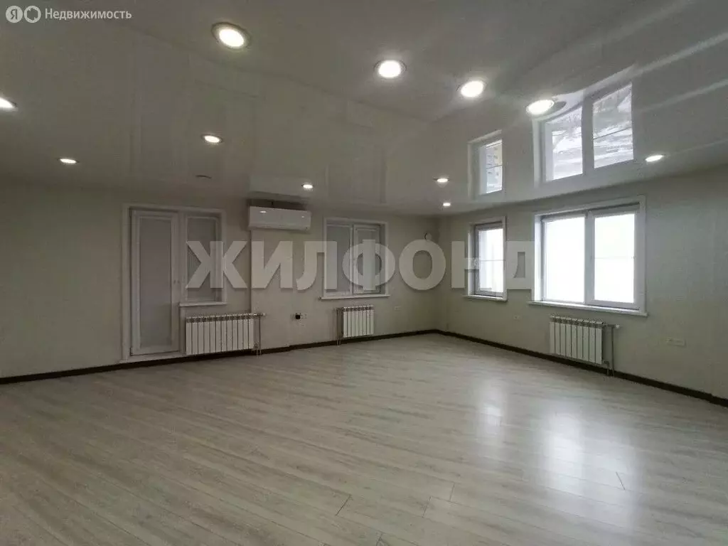 3-комнатная квартира: Новосибирск, улица Ясный Берег, 10 (72 м) - Фото 1