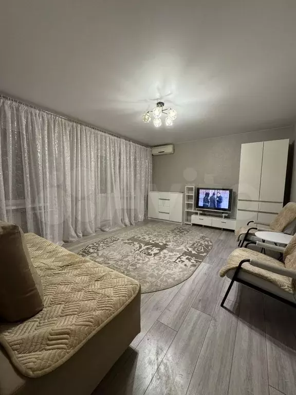 1-к. квартира, 40 м, 8/10 эт. - Фото 0