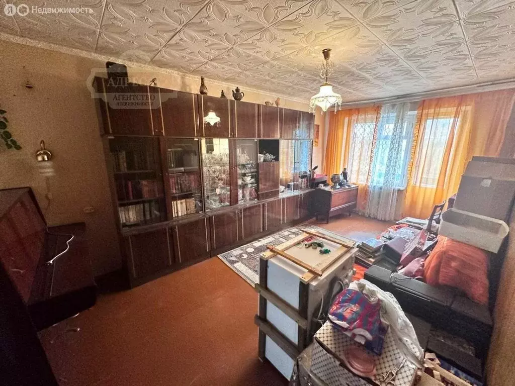 3-комнатная квартира: городской посёлок Красный Бор, Комсомольская ... - Фото 0
