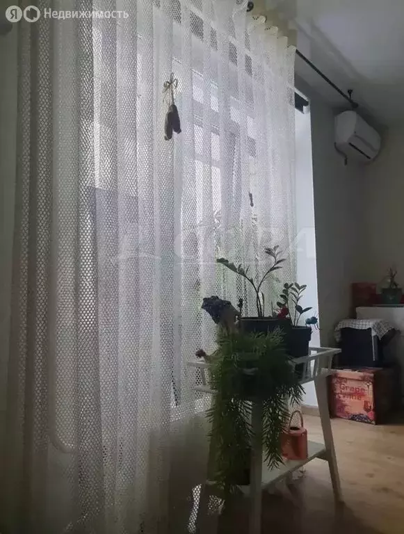 Квартира-студия: Тюмень, улица Тимофея Чаркова, 81к2 (28.7 м) - Фото 1