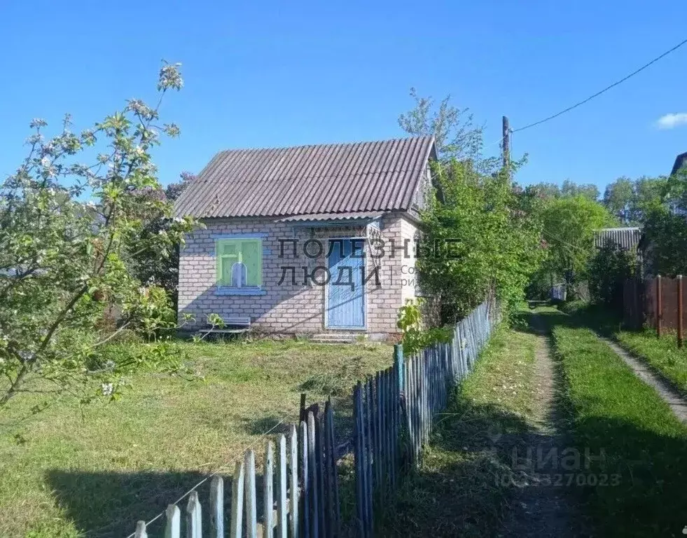 Дом в Орловская область, Мценский район, Чахинское с/пос, д. Чахино ... - Фото 1