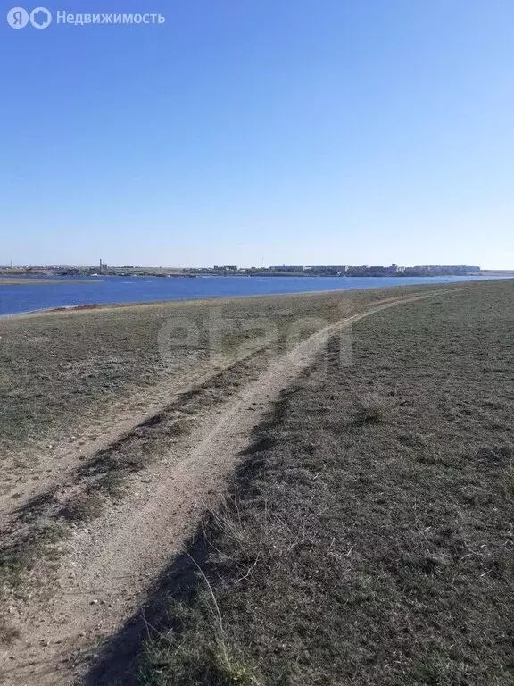 Участок в Черноморский район, село Новоивановка (100 м) - Фото 1