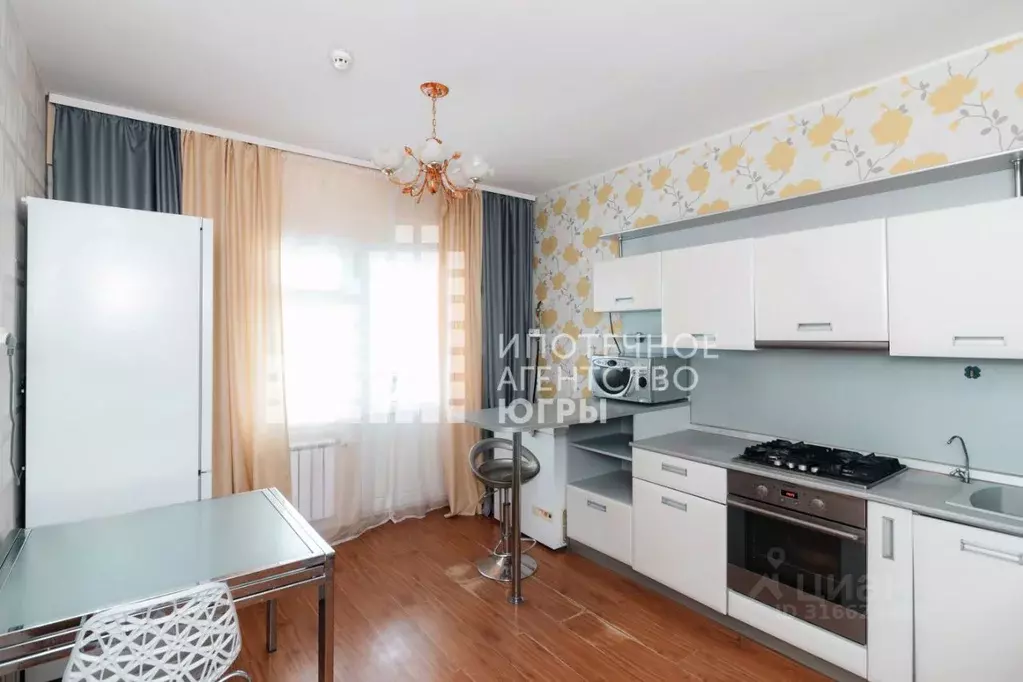 3-к кв. Ханты-Мансийский АО, Ханты-Мансийск ул. Ленина, 42 (84.5 м) - Фото 0
