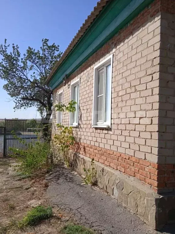 Дом в Ростовская область, Белокалитвинский район, Краснодонецкая ст-ца ... - Фото 1