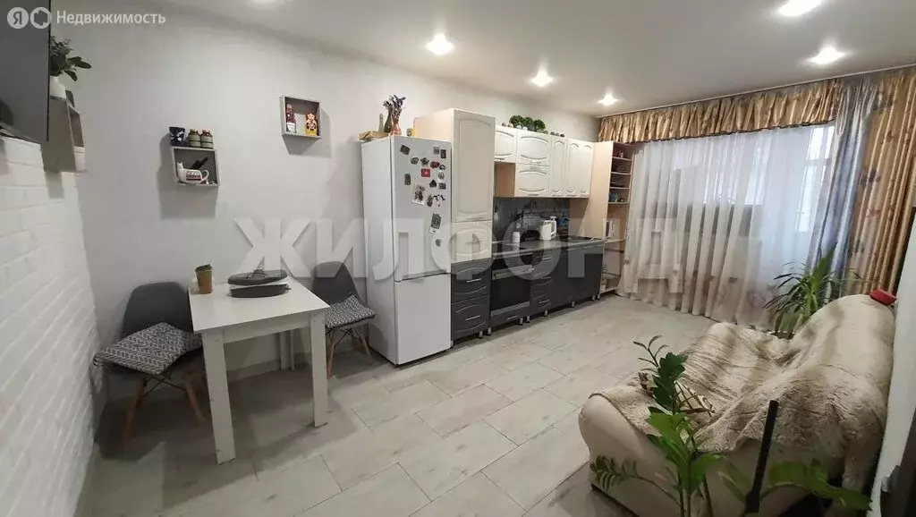 3-комнатная квартира: Абакан, улица Маршала Жукова, 90 (62.3 м) - Фото 1